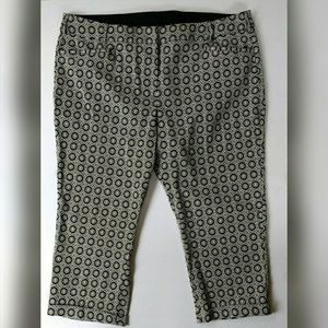 Lane Bryant 24 capris black and white